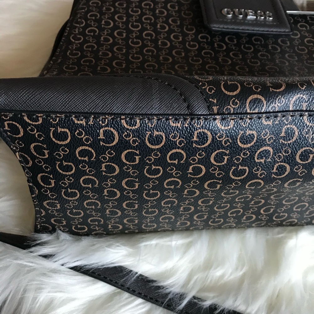 GUESS SATCHEL - Picture 4 of 12